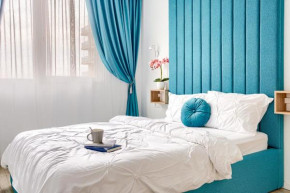 ARI Azure Apartment with Balcony